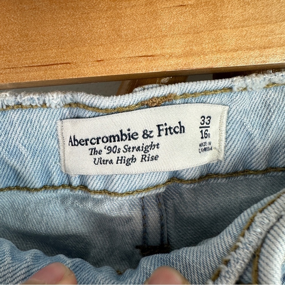 Abercrombie and Fitch The 90s Straight Ultra High Rise Light Wash sz 16 R - Picture 6 of 6
